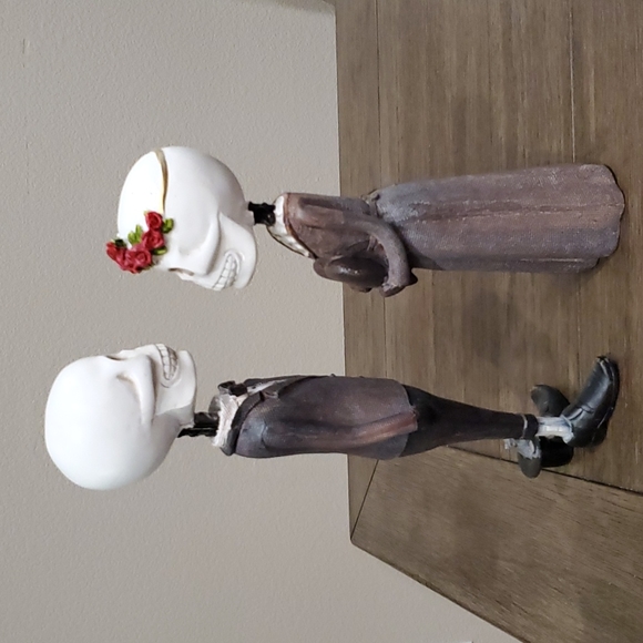 Gothic Skeleton Couple Figurine Set - Picture 5 of 13